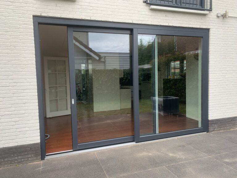 Kunststof hefschuifpui geplaatst door SVK in Uden
