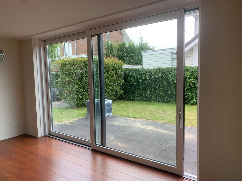 Kunststof schuifpui in woning in Uden geplaatst door SVK
