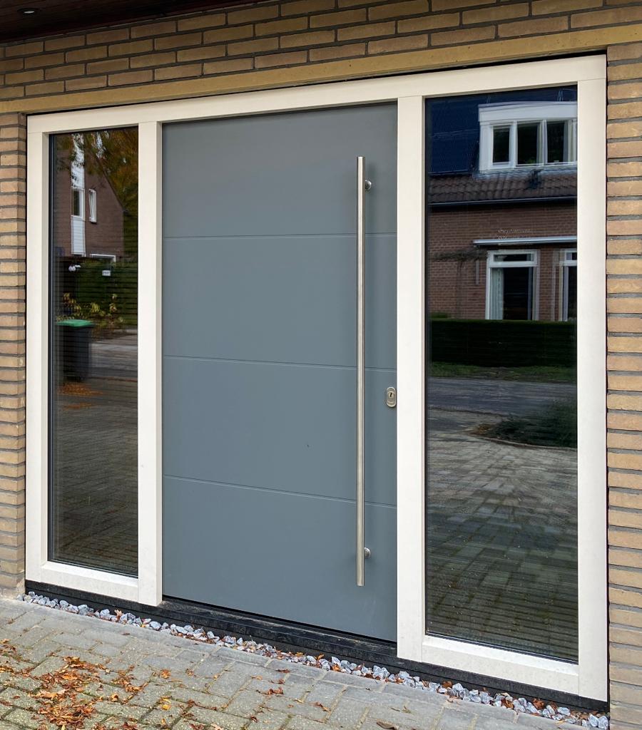 Moderne voordeur van UDEN met stijlvolle afwerking en hoogwaardig hang- en sluitwerk