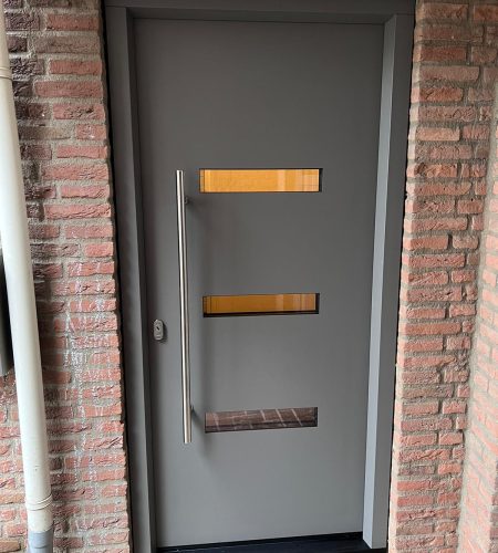 Nieuwe voordeur op maat geplaatst in Noord-Brabant door SVK Benelux