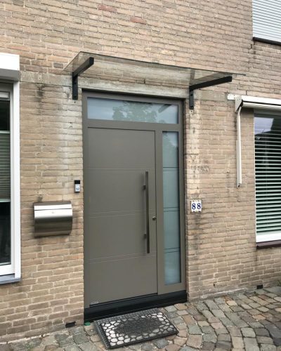 Aluminium voordeur op maat met modern design en hoogwaardige afwerking